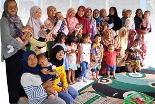 Kunjungan dan penyuluhan kesehatan kepada masyarakat anggota kelompok Ibu dan Balita