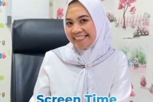 Screen Time dan Bahasa Anak: Harus Dibatasi? Screen Time dan Bahasa Anak: Harus Dibatasi?