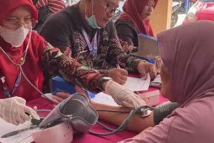 SPELING “Dokter sepesialis keliling” BERSAMA RSU DADI KELUARGA PURWOKERTO “Dekatkan Pelayanan Kesehatan ke Masyarakat” SPELING “Dokter sepesialis keliling” BERSAMA RSU DADI KELUARGA PURWOKERTO “Dekatkan Pelayanan Kesehatan ke Masyarakat”