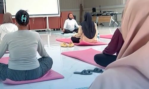 Senam Ibu Hamil Senam Ibu Hamil